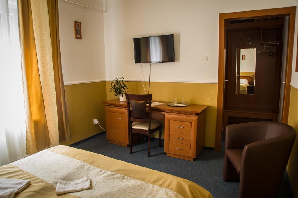 Ambrozia Szallashely Es Etterem Guest house Miskolc