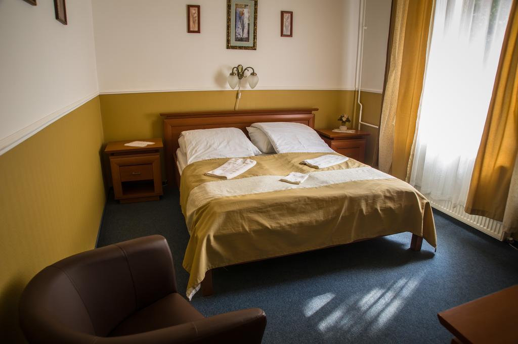 Ambrozia Szallashely Es Etterem Guest house *